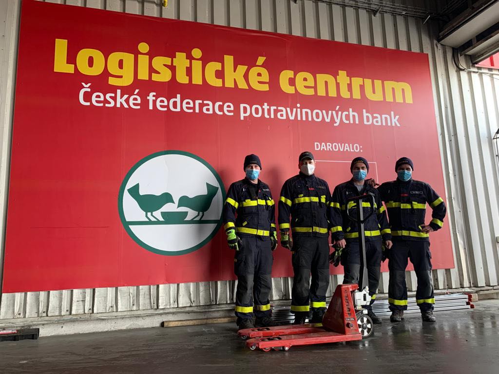 Czech Food Banks help distribute masks to people in need