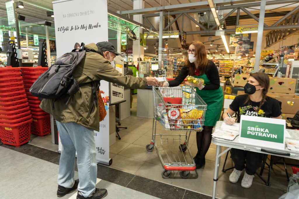 A successful spring food collection for the Czech Food Banks